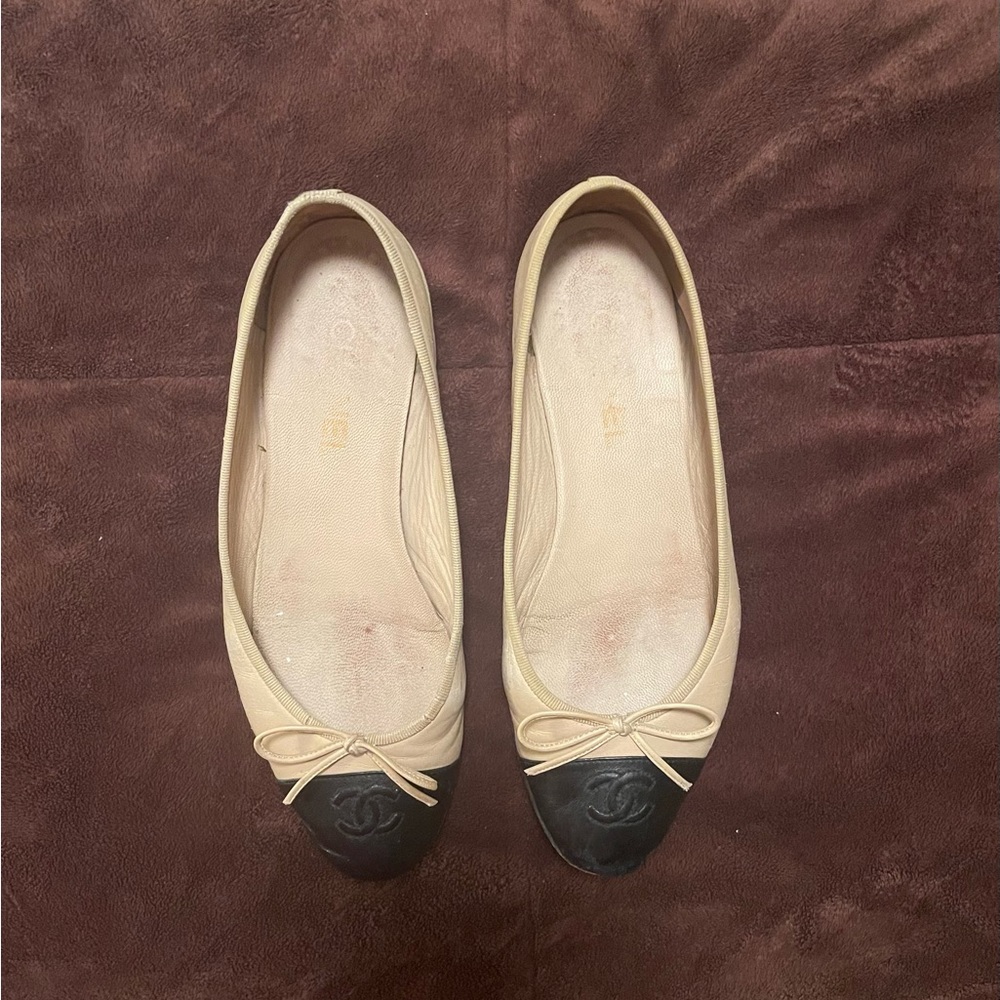 CHANEL Flats
